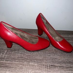 Round Toe Red Aerosole Heels 👠
